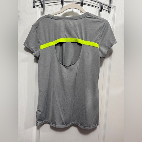 Athleta Shirt Open Back Breathable Stretch Womens S Gray Athleisure Casual EUC - Picture 2 of 16